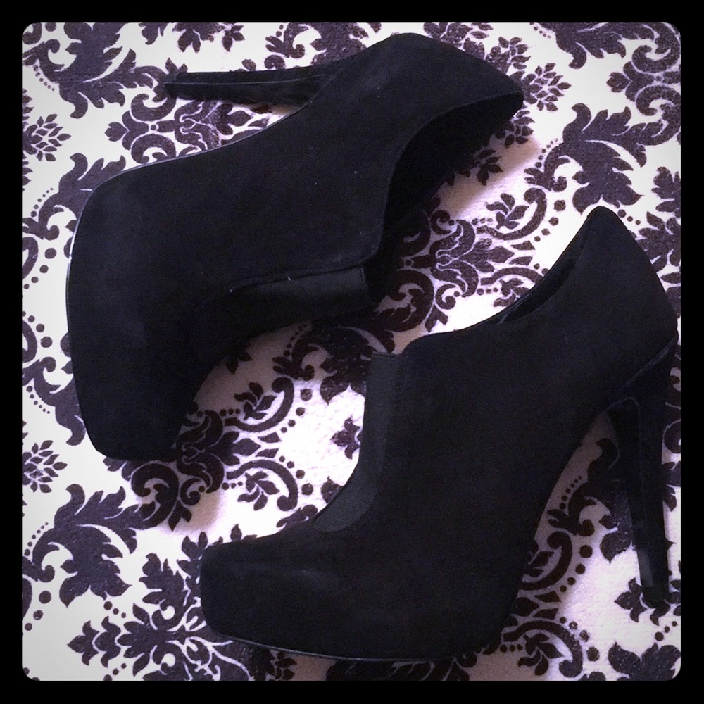 —-SOLD—-BCBGeneration Black Booties